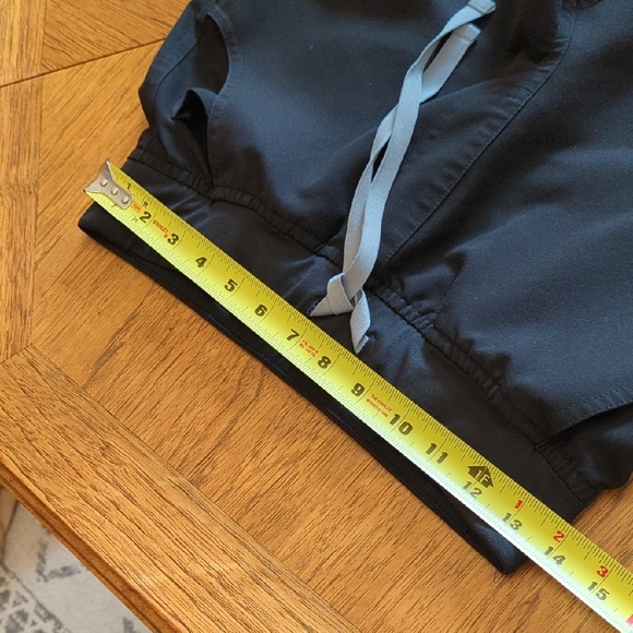 Figs Women's Black Yola Skinny Cargo Scrub Pants - Picture 9 of 10